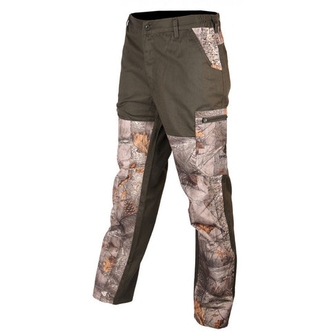 "Pantalon camouflage pour enfant Treeland, modèle T583K, parfait pour les petites aventures en forêt avec un design inspiré de la nature."